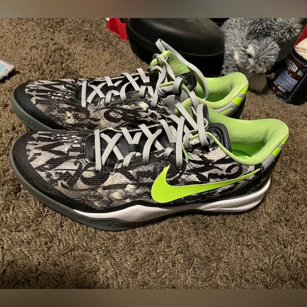 Nike Kobe 8 Graffiti Size 10